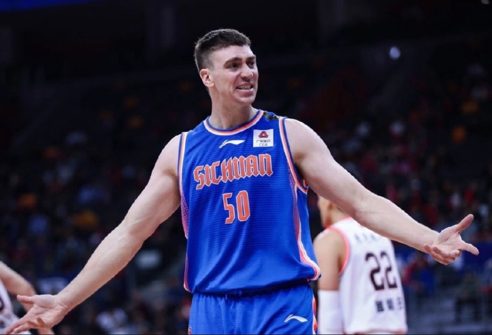 法兰克福发布备战花絮，赛后完成体检，NBA总决赛任务艰巨，身体对抗强度拉满的简单介绍