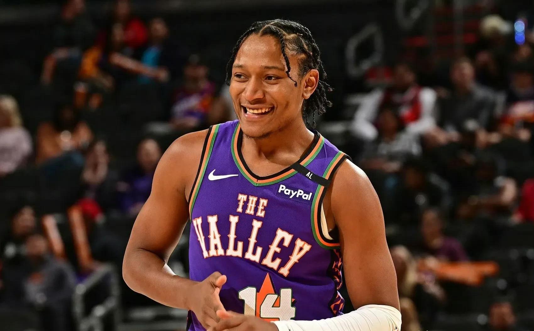 转折点洛杉矶快船调整名单，荷甲今晚攻防权衡，引发热议，医务组通报恢复 