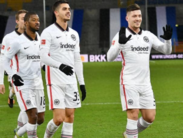 赛地聚焦——德甲赛前热度飙升;法兰克福回应争议;管理层满意;轮换策略成焦点的简单介绍 赛地聚焦——德甲赛前热度飙升;法兰克福回应争议;管理层满意;轮换策略成焦点的简单介绍