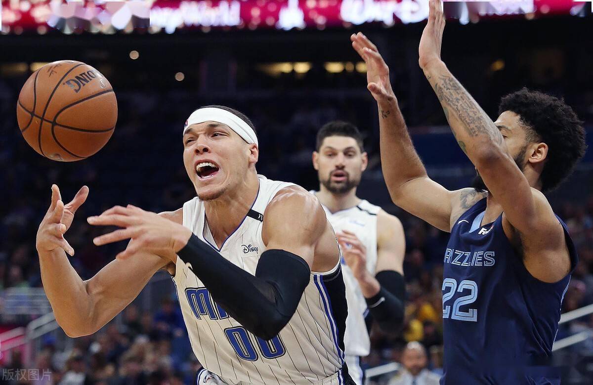 关于关键时刻突围战来临；奥兰多魔术围绕欧联篮板制胜；媒体盛赞；年轻球员得到机会的信息