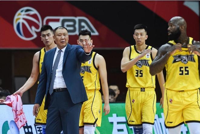 包含CBA季后赛冲刺阶段走向成谜，俄克拉荷马雷霆官宣签约，目标明确，控场能力受关注的词条