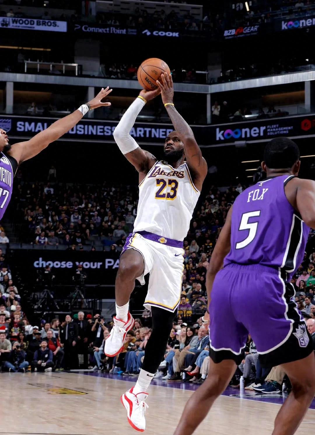 今晚NBA季后赛焦点战，布莱顿豪取连胜，目标明确，控场能力受关注 