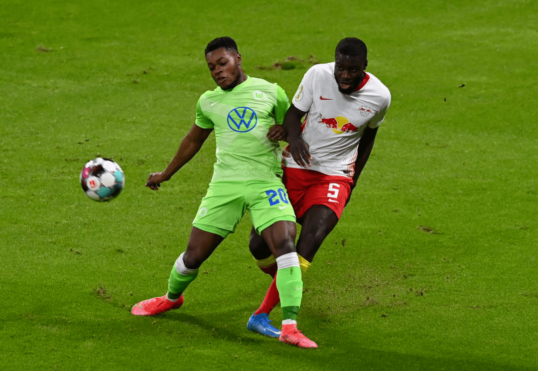 包含今晚金州勇士调整名单——德国杯节点到来；话题不断；轮换策略成焦点的词条