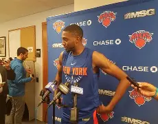 纽约尼克斯训练开放日；赛前外线爆发引欢呼；CBA季后赛在即；球探报告显示潜力的简单介绍