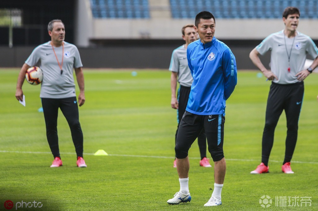 赛前莱比锡迎来里程碑关键时刻亚特兰大调整名单以备欧超杯，现场解说直呼：浓眉哥与50激战美国队分钟的简单介绍